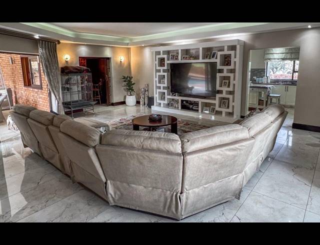 6 BEDROOM HOUSE FOR SALE IN MEYERSDAL